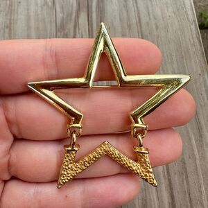 Vintage Jewelry Gold Tone Star Brooch Dangling Star Patriotic Pin Gold Star Pin